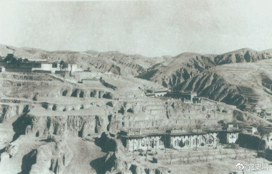 1947年12月25日至28日，中共中央在陜北米脂楊家溝召開擴(kuò)大會(huì)議（十二月會(huì)議）。圖為會(huì)議會(huì)址。